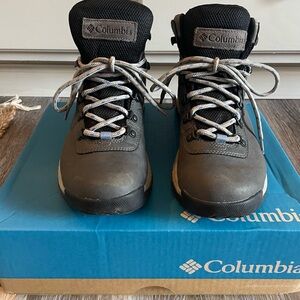 Columbia Newton Ridge Plus boots Size 10